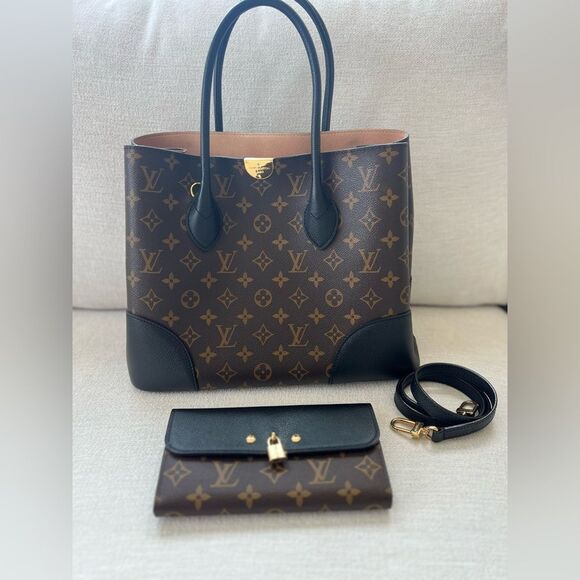 865. AUTH Louis Vuitton Monogram Tote Bag - Picture 12 of 16